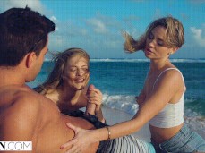 Perfect beach blowjob gif