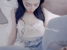 Chinese beauty jeans 漂亮模特穿开档牛仔紧身裤 gif