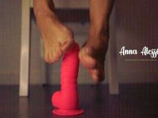 WATCH ME MASTURBATE THE PHALLUS WITH MY FEET. ASMR gif