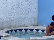 Blowjob at the edge of the hot tub gif