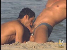 beefy, smooth Filippo Romano facefucking Lucas Foz on the beach 0438 gif